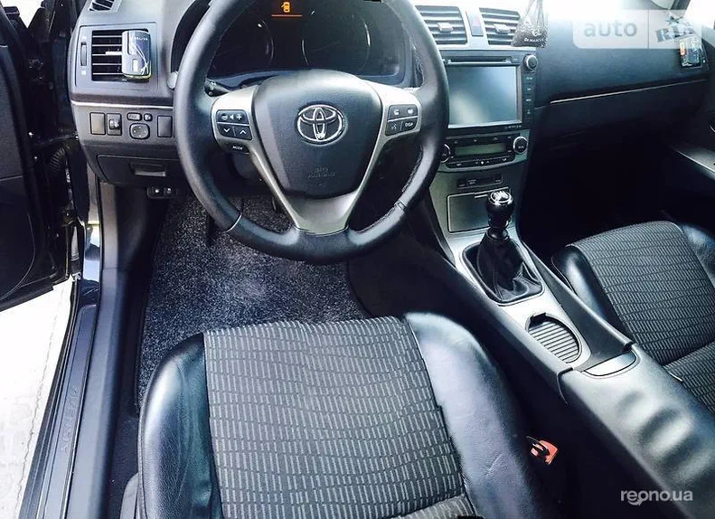Toyota Avensis 2011 - 9