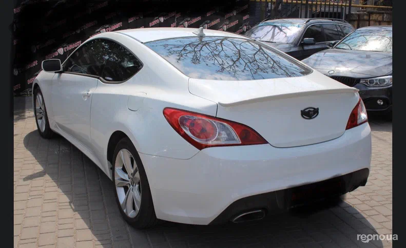 Hyundai Genesis 2011