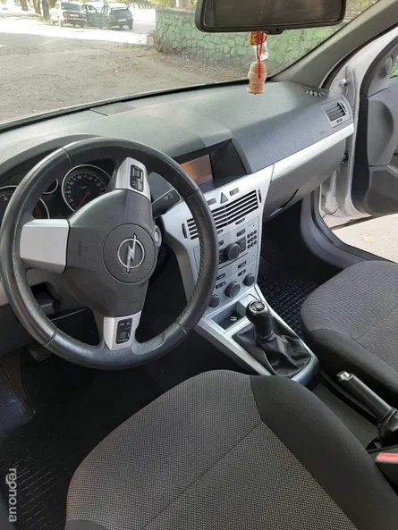 Opel Astra 2009 - 12