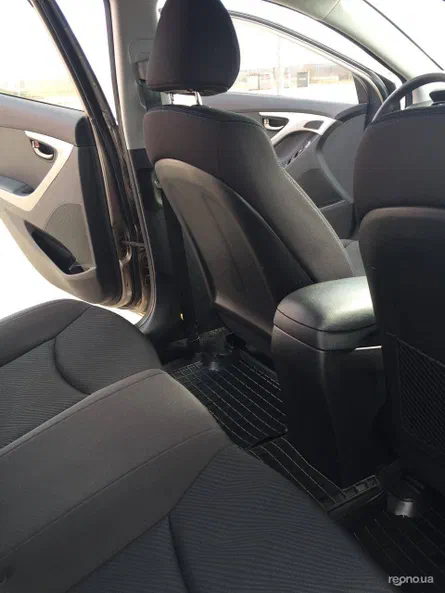 Hyundai Elantra 2012