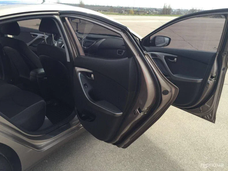 Hyundai Elantra 2012 - 10