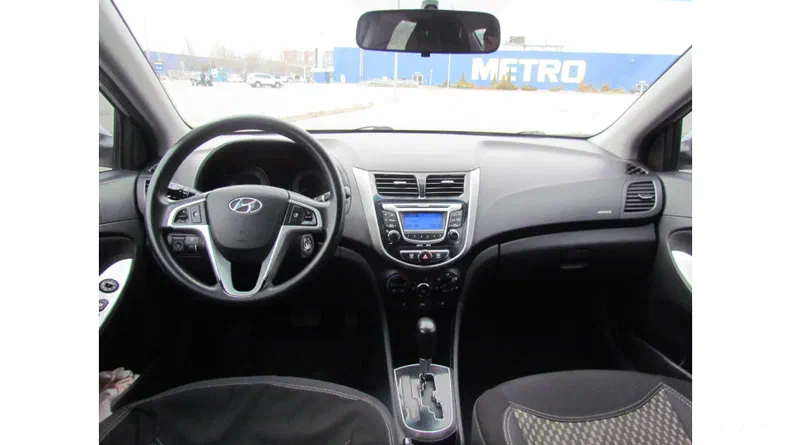 Hyundai Accent 2012 - 5
