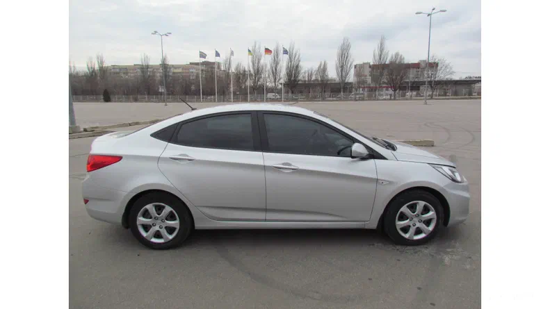 Hyundai Accent 2012