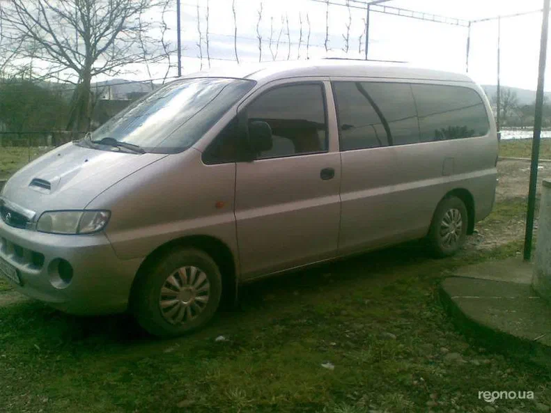 Hyundai H-1 2001