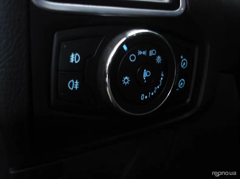 Ford Focus 2011 - 12