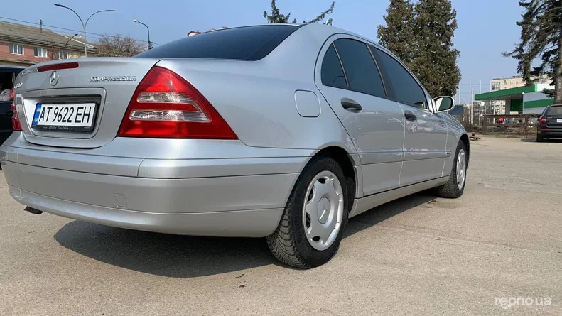 Mercedes-Benz C-Клас 2004 - 6