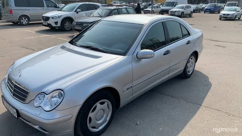Mercedes-Benz C-Клас 2004 - 8