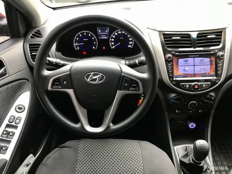 Hyundai Accent 2011 - 5