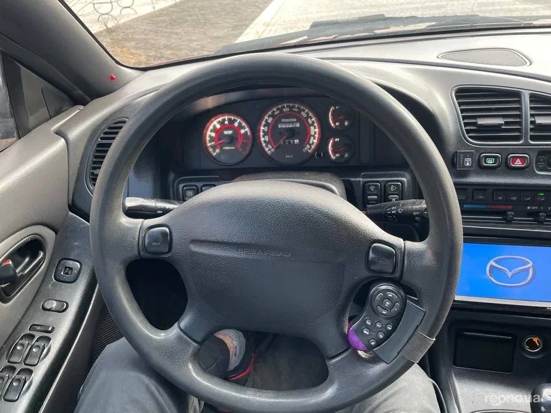Mazda 323 1996