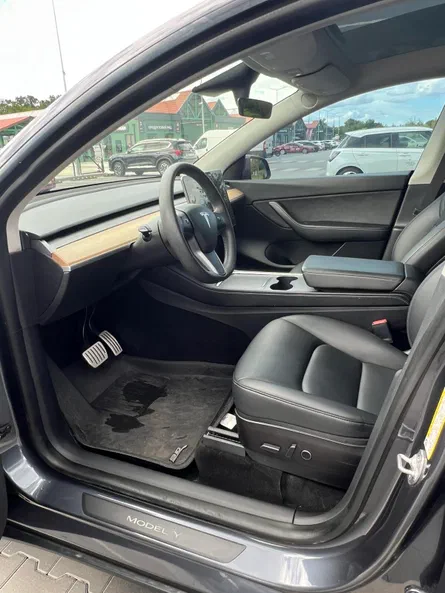 Tesla Model Y 2022 - 6