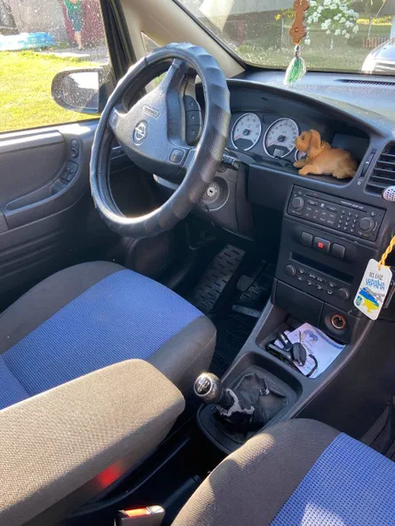 Opel Zafira 2004 - 1