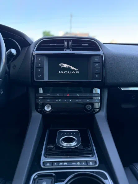Jaguar F-Pace 2016 - 14