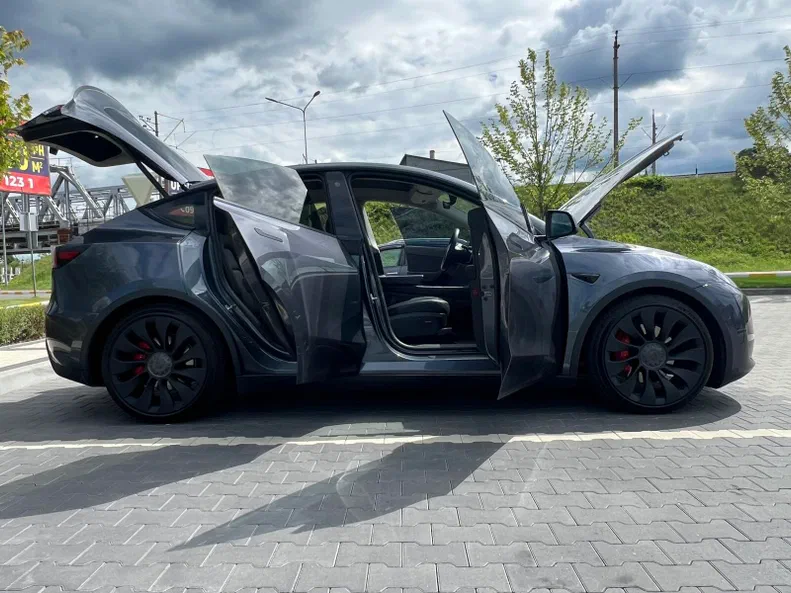Tesla Model Y 2022 - 4