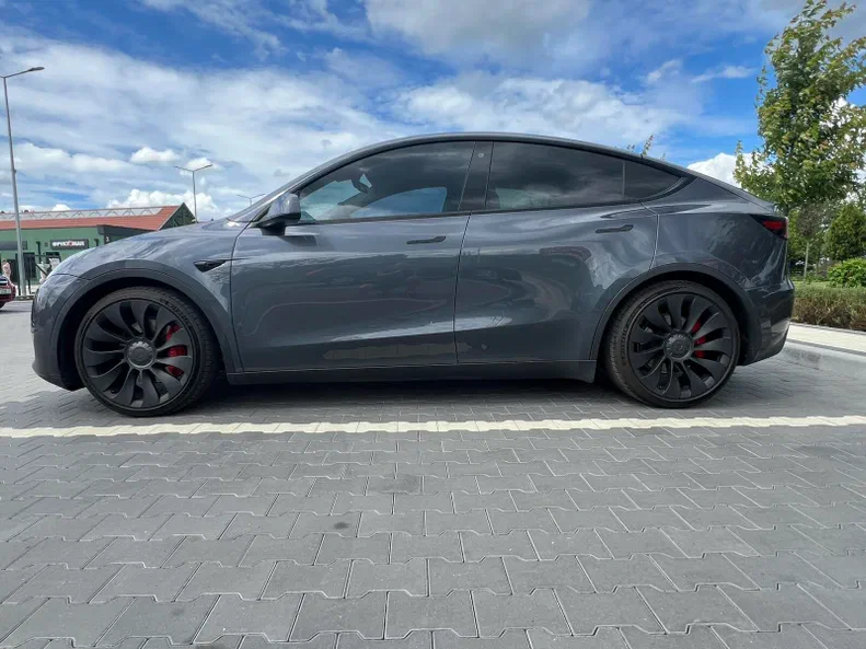 Tesla Model Y 2022 - 3