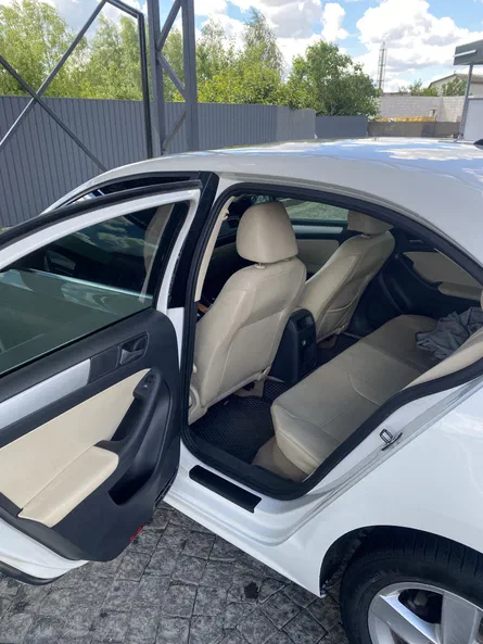 Volkswagen Jetta 2011 - 7