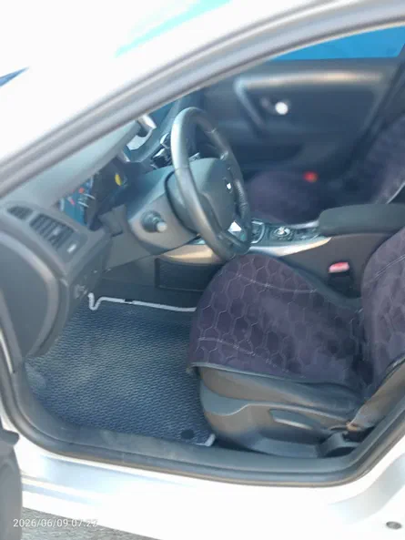 Renault Laguna 2010 - 4