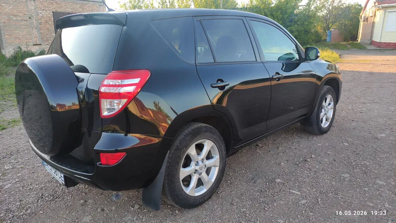 Toyota RAV4 2011 - 10