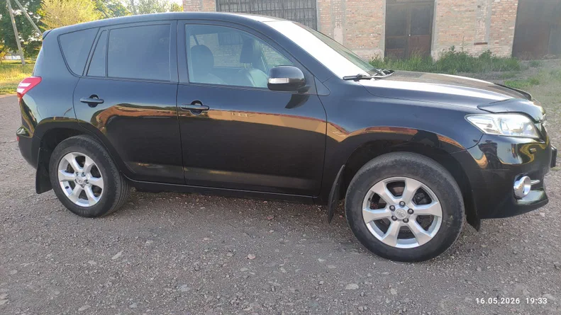 Toyota RAV4 2011 - 9
