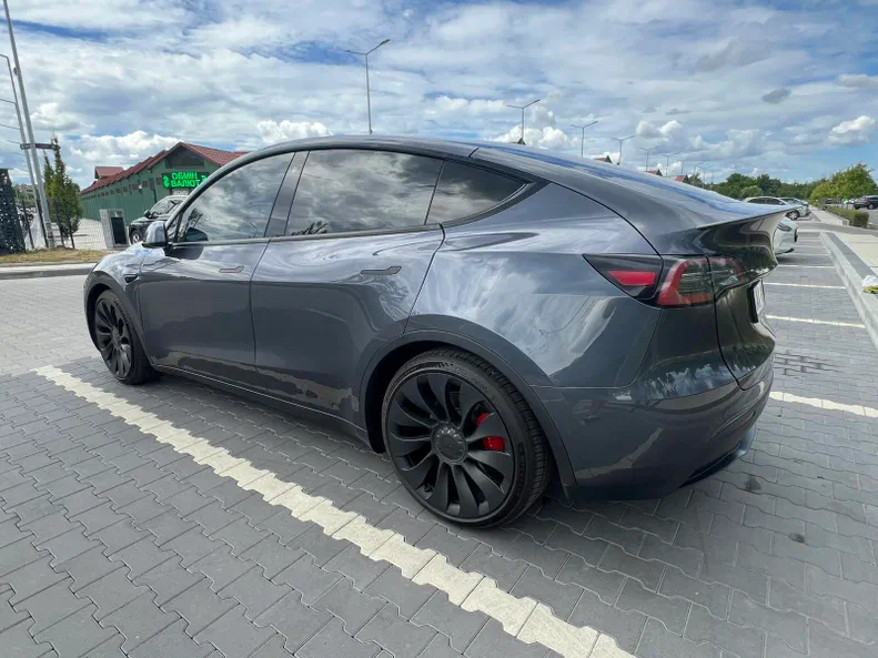 Tesla Model Y 2022 - 5