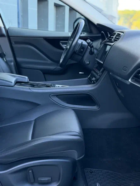 Jaguar F-Pace 2016 - 13