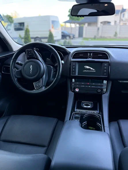 Jaguar F-Pace 2016 - 9