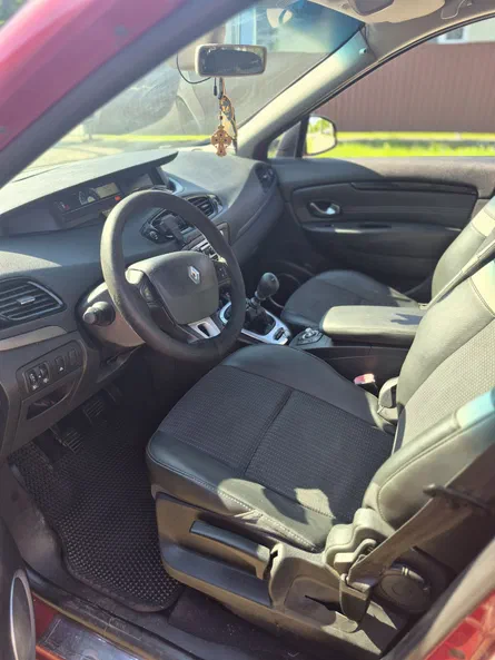 Renault Scenic 2011 - 1