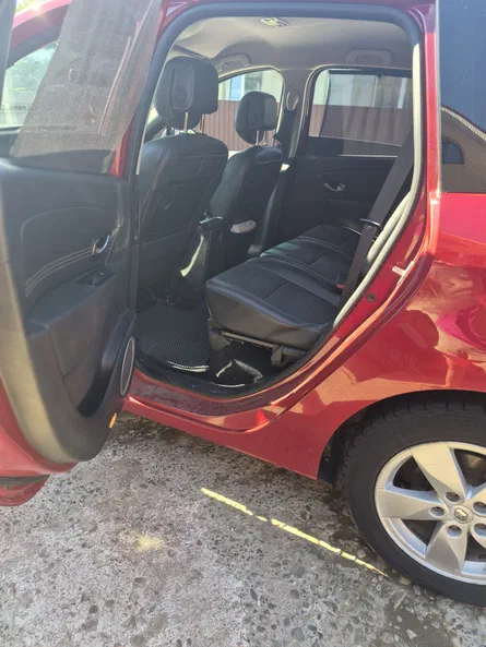 Renault Scenic 2011 - 11