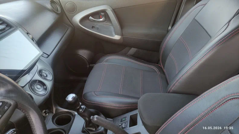 Toyota RAV4 2011 - 16