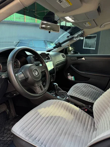 Volkswagen Jetta 2011 - 4
