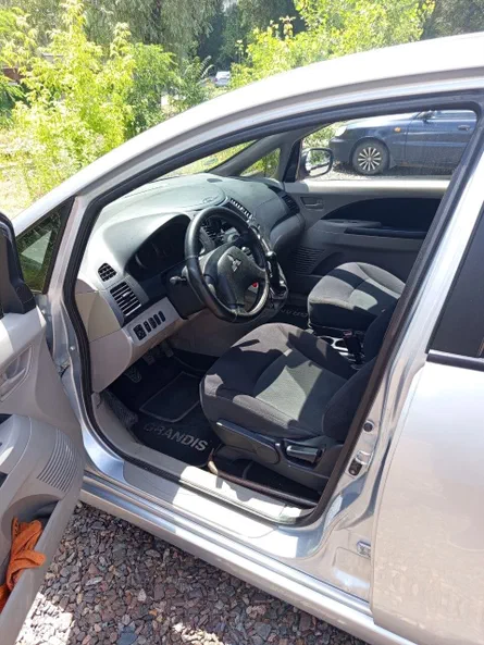 Mitsubishi Grandis 2008 - 5