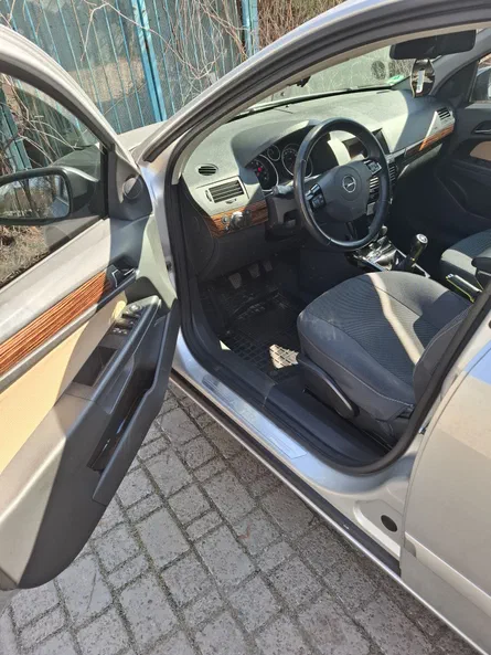 Opel Astra 2007 - 1