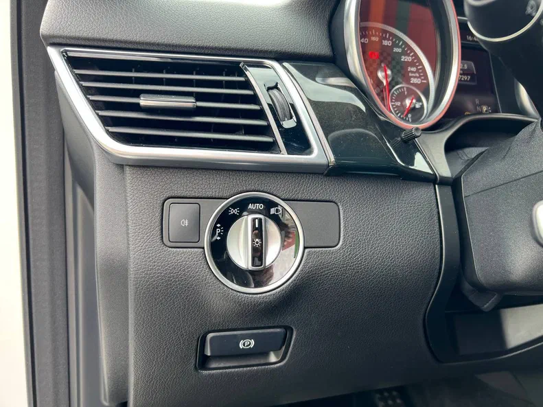 Mercedes-Benz GLE 2016 - 36