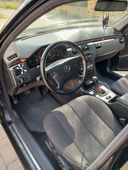 Mercedes-Benz E-Клас 2000 - 11