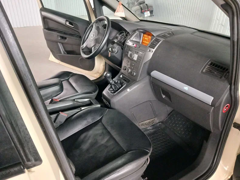 Opel Zafira 2007 - 14