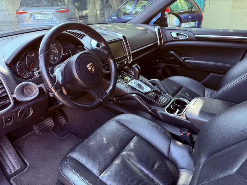 Porsche Cayenne 2012 - 21