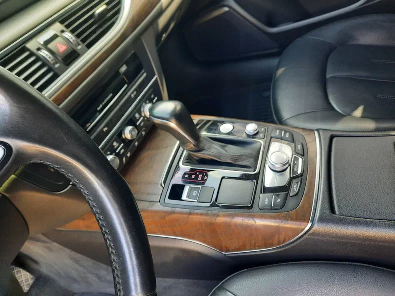 Audi A6 2015 - 17