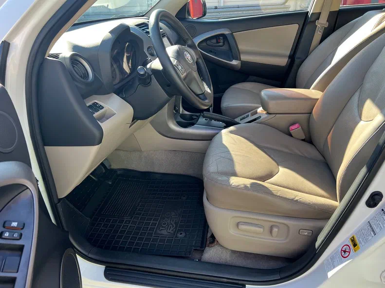 Toyota RAV4 2008 - 8