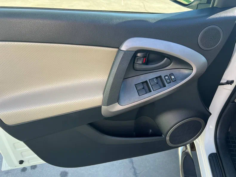 Toyota RAV4 2008 - 9