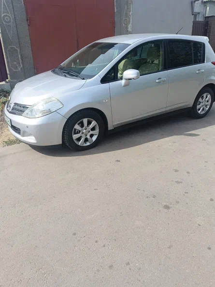 Nissan Tiida 2009 - 10