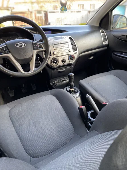 Hyundai i20 2010 - 11