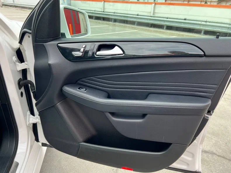 Mercedes-Benz GLE 2016 - 26