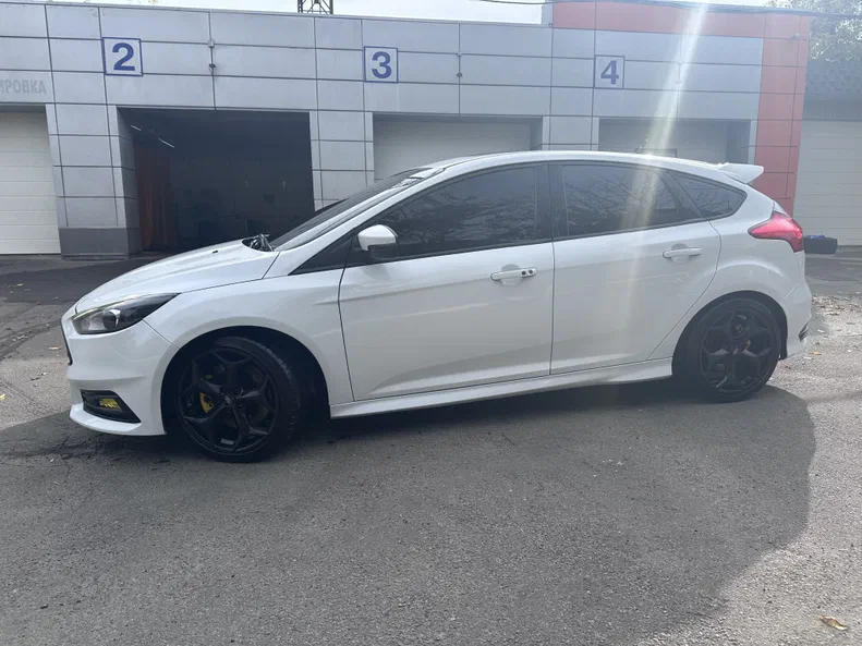 Ford Focus ST 2016 - 8