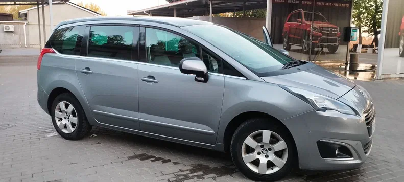 Peugeot 5008 2015 - 17