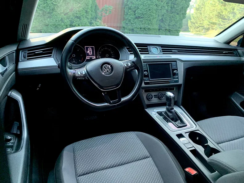 Volkswagen Passat 2018 - 25