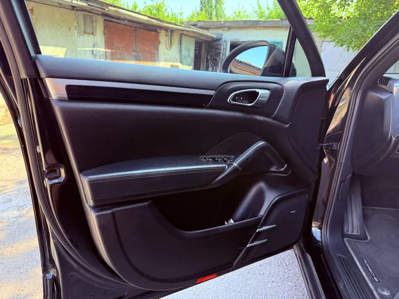 Porsche Cayenne 2012 - 19