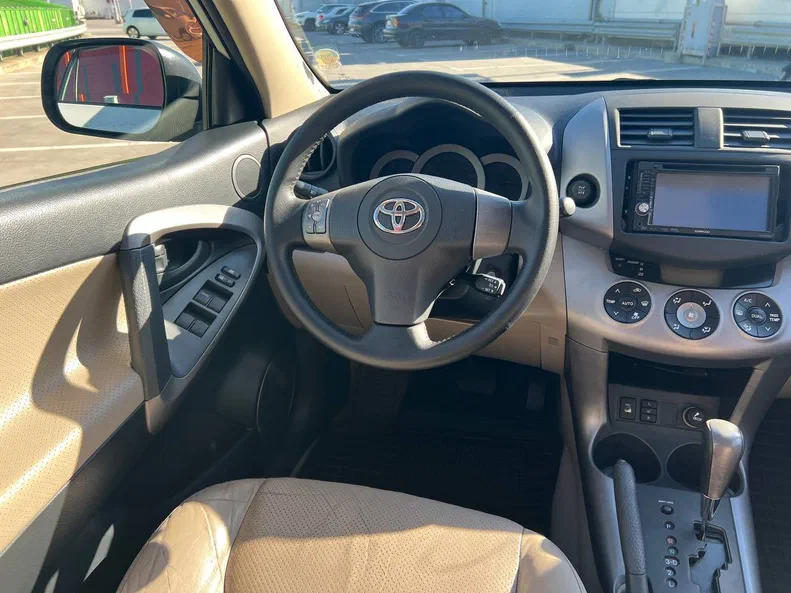 Toyota RAV4 2008 - 13