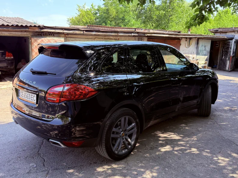 Porsche Cayenne 2012 - 25