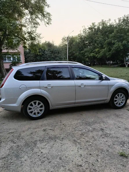 Ford Focus 2009 - 10