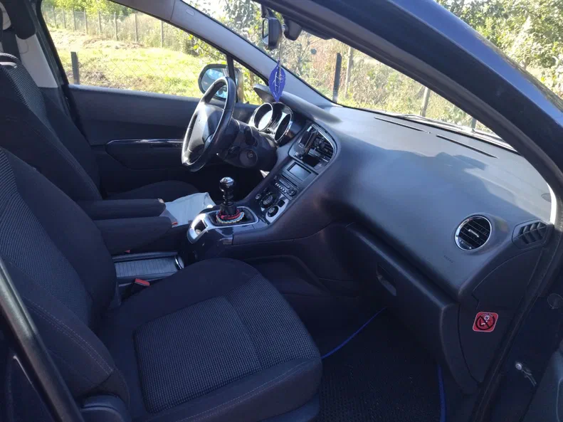 Peugeot 5008 2009 - 5