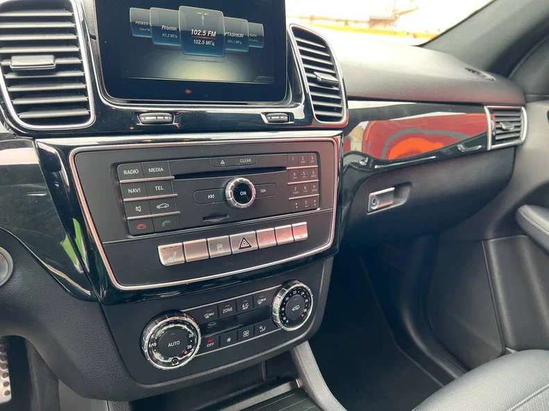 Mercedes-Benz GLE 2016 - 38